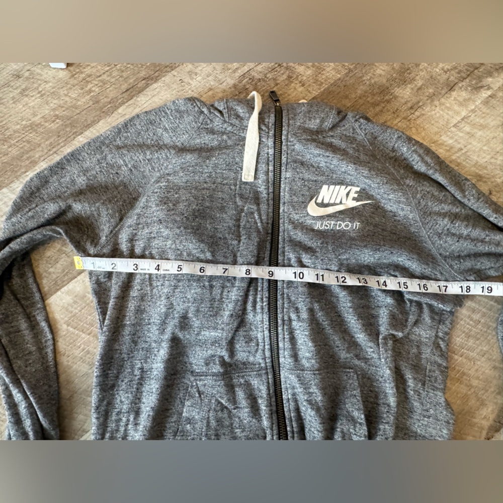Nike size SM zip up gray thin sweatshirt/t-shirt, transfer logo - Picture 11 of 12
